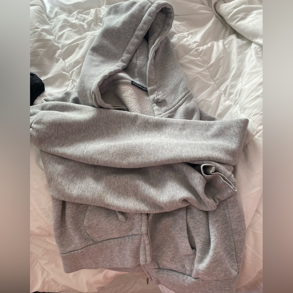 brandy melville cropped sweatshirt / hoodie great condition